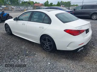 2022 Mercedes-Benz C 300 z VIN W1KAF4HB9NR043468, wystawiony jako IAAI lot #42317926 z przebiegiem 73 248 mil mil oraz . Historia ofert i sprzedaży dostępna na DreamBid. Obrazek 3.