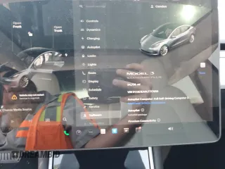2020 Tesla Model 3 Standard Range Plus z VIN 5YJ3E1EA0LF717655, wystawiony jako Copart lot #51426325 z przebiegiem 34 730 mil mil oraz Szkoda całkowita • Salvage title. Historia ofert i sprzedaży dostępna na DreamBid. Obrazek 9.
