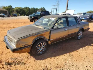 1985 Chevrolet Celebrity z VIN 2G1AW19R2F1120933, wystawiony jako Copart lot #75407474 z przebiegiem 78 007 mil mil oraz Szkody całkowita. Historia ofert i sprzedaży dostępna na DreamBid. Obrazek 1.