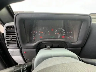 2005 Jeep Wrangler SE with VIN 1J4FA29145P369029, listed as a Copart auction lot 81878874 with 102,942 mi miles and Clean Title. Bid and sale history available at carsss.com. Image 8.