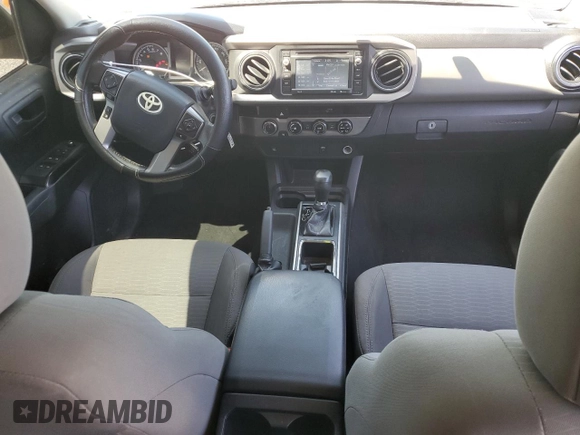 2017 Toyota Tacoma SR5 z VIN 5TFDZ5BN0HX025190, wystawiony jako Copart lot #53604695 z przebiegiem 163 039 mil mil oraz Szkoda całkowita • Salvage title. Historia ofert i sprzedaży dostępna na DreamBid. Obrazek 8.