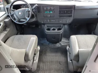 2022 GMC Savana z VIN 1GTZ7GF71N1139801, wystawiony jako Copart lot #87537345 z przebiegiem 66 731 mil mil oraz Szkoda całkowita • Salvage title. Historia ofert i sprzedaży dostępna na DreamBid. Obrazek 8.