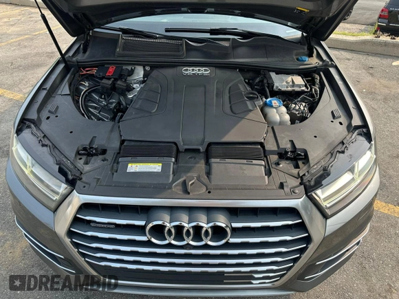 2017 Audi Q7 Premium Plus z VIN WA1LAAF78HD012576, wystawiony jako Copart lot #59867885 z przebiegiem 122 030 mil mil oraz Czysty tytuł • Clean title. Historia ofert i sprzedaży dostępna na DreamBid. Obrazek 5.