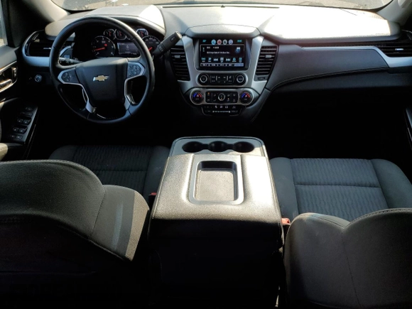 2017 Chevrolet Suburban LS z VIN 1GNSCGEC2HR133255, wystawiony jako Copart lot #60613875 z przebiegiem 212 868 mil mil oraz Czysty tytuł • Clean title. Historia ofert i sprzedaży dostępna na DreamBid. Obrazek 8.