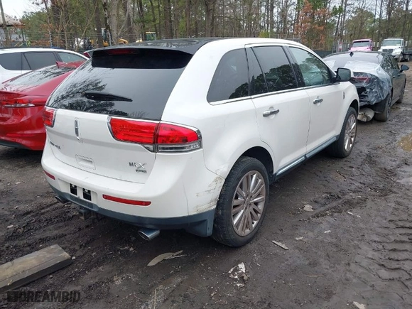 2011 Lincoln MKX with VIN 2LMDJ8JK5BBJ04398, listed as a IAAI auction lot 41751945 with 142,701 mi miles. Bid and sale history available at carsss.com. Image 4.