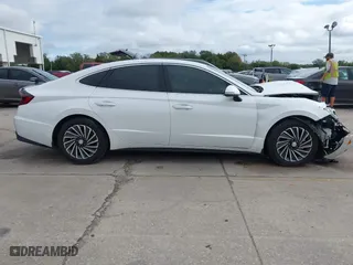2021 Hyundai Sonata Hybrid SEL with VIN KMHL34JJ4MA026390, listed as a IAAI auction lot 41136913 with 32,439 mi miles. Bid and sale history available at carsss.com. Image 13.