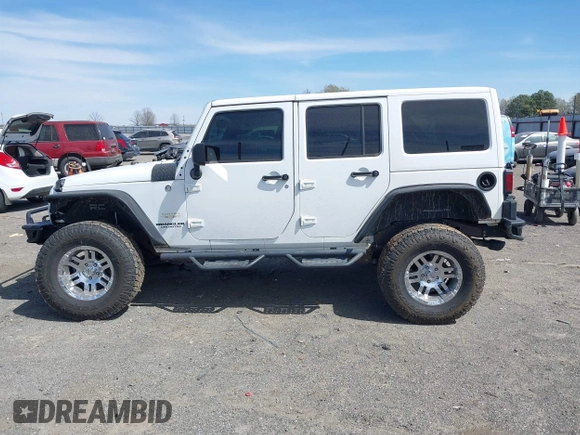 2014 Jeep Wrangler Unlimited Sahara with VIN 1C4BJWEG6EL203866, listed as a IAAI auction lot 41846091 with 105,296 mi miles. Bid and sale history available at carsss.com. Image 14.
