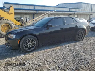 2016 Chrysler 300 S z VIN 2C3CCAGG4GH253281, wystawiony jako Copart lot #52024145 z przebiegiem 186 882 mil mil oraz Szkoda całkowita • Salvage title. Historia ofert i sprzedaży dostępna na DreamBid. Obrazek 1.
