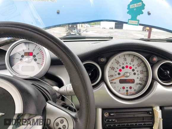 2006 MINI Hardtop with VIN WMWRC33516TK18735, listed as a IAAI auction lot 42519124 with 135,976 mi miles and . Bid and sale history available at DreamBid. Image 7.