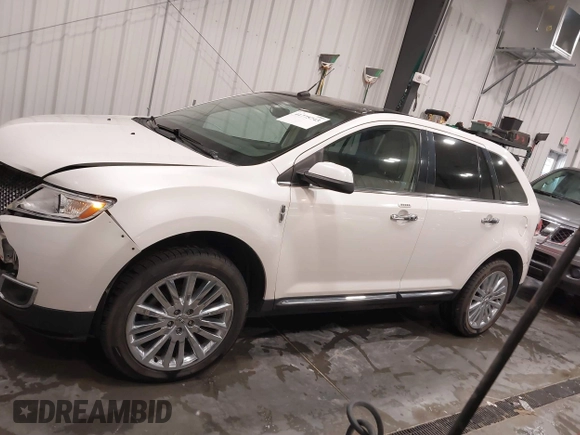 2011 Lincoln MKX with VIN 2LMDJ8JKXBBJ34612, listed as a IAAI auction lot 41775743 with 137,810 mi miles and . Bid and sale history available at DreamBid. Image 14.