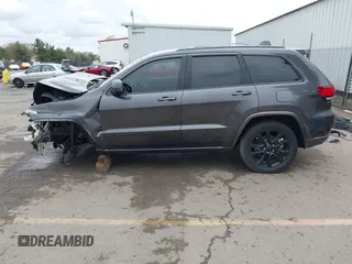 2017 Jeep Grand Cherokee Laredo with VIN 1C4RJFAG9HC885716, listed as a IAAI auction lot 41795182 with 110,613 mi miles. Bid and sale history available at carsss.com. Image 15.