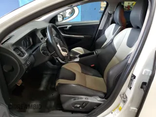 2016 Volvo V60 T5 z VIN YV4612HK8G1015369, wystawiony jako Copart lot #54868865 z przebiegiem 97 031 mil mil oraz Szkody całkowita. Historia ofert i sprzedaży dostępna na DreamBid. Obrazek 7.