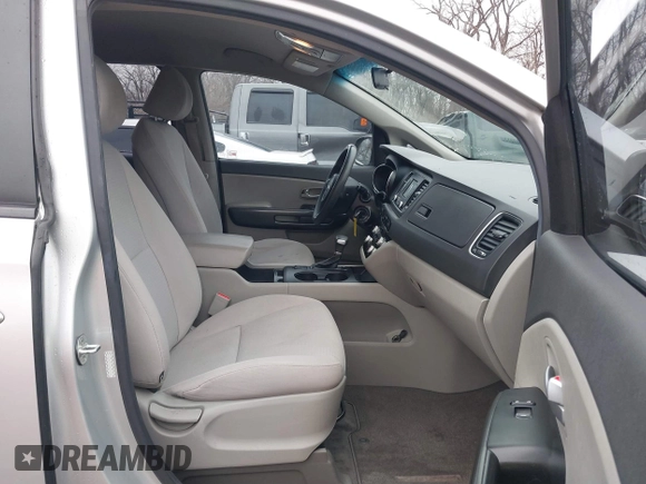 2017 Kia Sedona L with VIN KNDMA5C17H6271663, listed as a IAAI auction lot 41492437 with 338,875 mi miles. Bid and sale history available at carsss.com. Image 5.