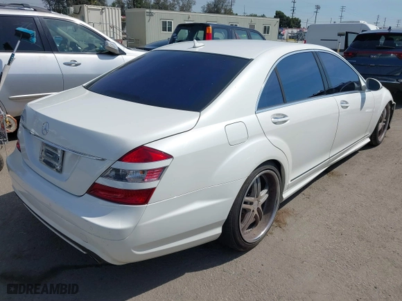2009 Mercedes-Benz S-Class 5.5L V8 with VIN WDDNG71X09A272339, listed as a IAAI auction lot 41855197 with 130,972 mi miles. Bid and sale history available at carsss.com. Image 4.