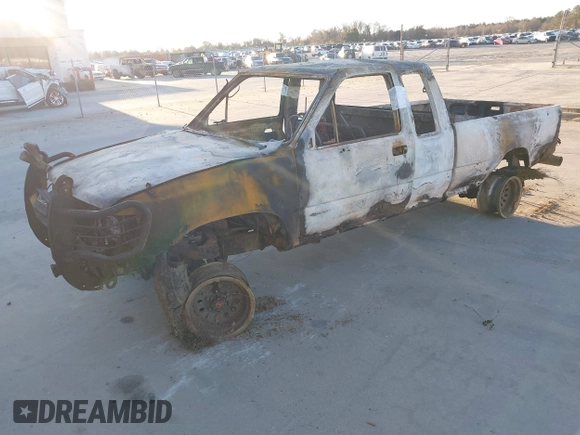 1994 Toyota Pickup DLX z VIN JT4VN13DXR5147115, wystawiony jako IAAI lot #41633548 z przebiegiem Nie podano mil oraz . Historia ofert i sprzedaży dostępna na DreamBid. Obrazek 2.
