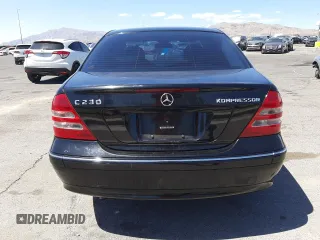 2003 Mercedes-Benz C 230 Kompressor z VIN WDBRF40J33A478707, wystawiony jako Copart lot #54256385 z przebiegiem 137 739 mil mil oraz Szkoda całkowita • Salvage title. Historia ofert i sprzedaży dostępna na DreamBid. Obrazek 6.