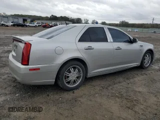 2008 Cadillac STS RWD z VIN 1G6DZ67A780174008, wystawiony jako Copart lot #79279254 z przebiegiem 133 326 mil mil oraz Szkoda całkowita • Salvage title. Historia ofert i sprzedaży dostępna na DreamBid. Obrazek 3.