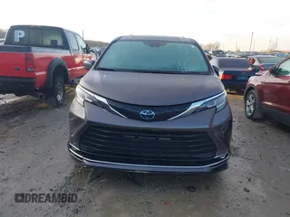 2021 Toyota Sienna XLE with VIN 5TDJRKEC2MS044996, listed as a IAAI auction lot 41116011 with 29,824 mi miles. Bid and sale history available at carsss.com. Image 12.