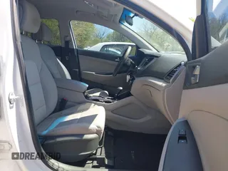 2018 Hyundai Tucson SE with VIN KM8J23A47JU820356, listed as a IAAI auction lot 42016418 with 110,138 mi miles. Bid and sale history available at carsss.com. Image 5.