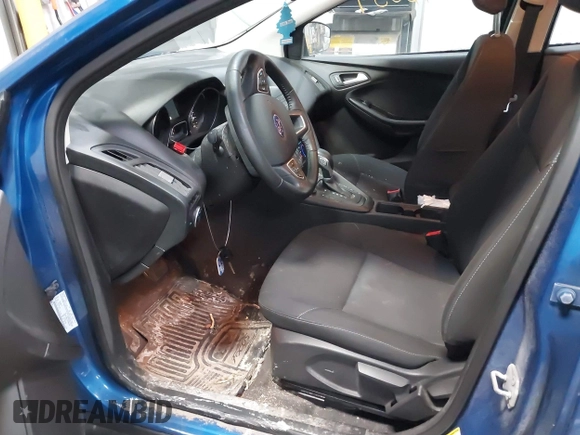 2018 Ford Focus SE z VIN 1FADP3F26JL312725, wystawiony jako IAAI lot #41488559 z przebiegiem 30 686 mil mil oraz . Historia ofert i sprzedaży dostępna na DreamBid. Obrazek 5.