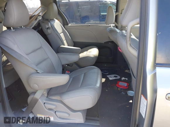 2017 Toyota Sienna XLE Auto Access Seat with VIN 5TDYZ3DC0HS784509, listed as a IAAI auction lot 41725664 with 69,990 mi miles. Bid and sale history available at carsss.com. Image 8.