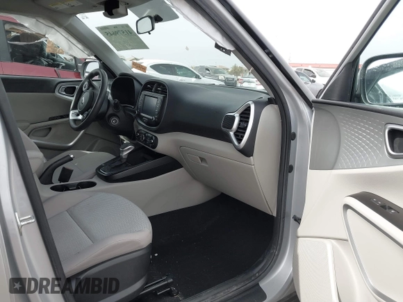 2021 Kia Soul LX with VIN KNDJ23AU4M7781443, listed as a IAAI auction lot 41579645 with 18,009 mi miles. Bid and sale history available at carsss.com. Image 5.