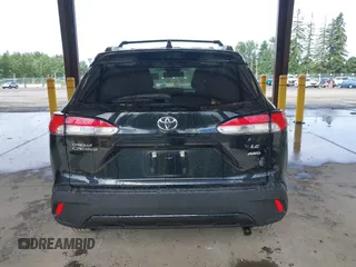 2023 Toyota Corolla Cross LE z VIN 7MUCAABG9PV051438, wystawiony jako IAAI lot #42538566 z przebiegiem 82 437 mil mil oraz . Historia ofert i sprzedaży dostępna na DreamBid. Obrazek 16.