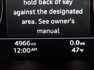 2024 Audi Q5 S line Premium z VIN WA1GAAFY8R2116024, wystawiony jako IAAI lot #41628404 z przebiegiem 4966 mil mil oraz . Historia ofert i sprzedaży dostępna na DreamBid. Obrazek 14.