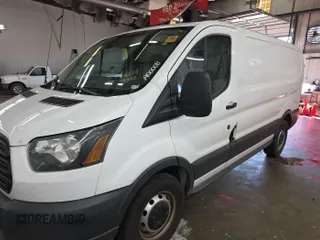 2016 Ford Transit Cargo z VIN 1FTYE1YM1GKB15643, wystawiony jako IAAI lot #42585640 z przebiegiem 301 257 mil mil oraz . Historia ofert i sprzedaży dostępna na DreamBid. Obrazek 13.