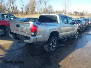 2018 Toyota Tacoma SR with VIN 5TFCZ5AN3JX151479, listed as a IAAI auction lot 41428376 with 104,717 mi miles. Bid and sale history available at carsss.com. Image 4.