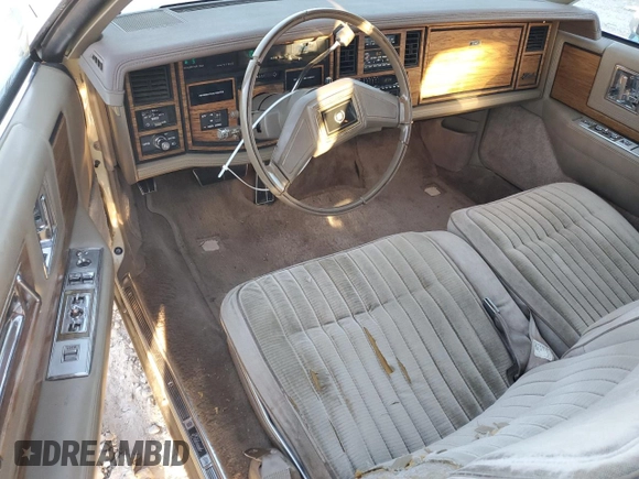 1985 Cadillac Eldorado z VIN 1G6EL5781FE647818, wystawiony jako Copart lot #77608224 z przebiegiem 7 192 mil mil oraz Czysty tytuł • Clean title. Historia ofert i sprzedaży dostępna na DreamBid. Obrazek 8.