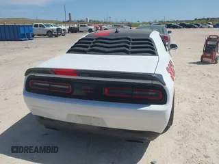 2019 Dodge Challenger R/T Scat Pack Widebody z VIN 2C3CDZFJ1KH546489, wystawiony jako IAAI lot #41857292 z przebiegiem 61 055 mil mil oraz . Historia ofert i sprzedaży dostępna na DreamBid. Obrazek 15.