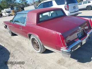 1984 Cadillac Eldorado z VIN 1G6AL5789EE608519, wystawiony jako IAAI lot #41577924 z przebiegiem 12 416 mil mil oraz . Historia ofert i sprzedaży dostępna na DreamBid. Obrazek 3.