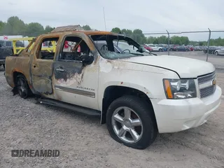 2013 Chevrolet Avalanche LTZ z VIN 3GNTKGE74DG155276, wystawiony jako IAAI lot #42346808 z przebiegiem Nie podano mil oraz . Historia ofert i sprzedaży dostępna na DreamBid. Obrazek 1.