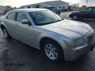 2006 Chrysler 300 Touring with VIN 2C3KA53G66H467282, listed as a IAAI auction lot 40953198 with 1 mi miles. Bid and sale history available at carsss.com. Image 1.