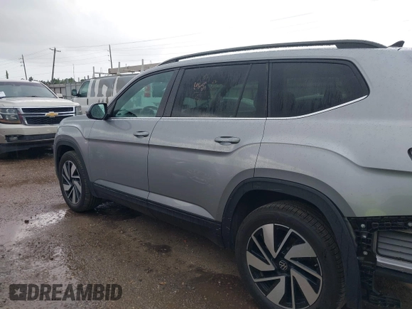 2025 Volkswagen Atlas SE z VIN 1V2HR2CA8SC531486, wystawiony jako IAAI lot #42508906 z przebiegiem 10 565 mil mil oraz . Historia ofert i sprzedaży dostępna na DreamBid. Obrazek 15.
