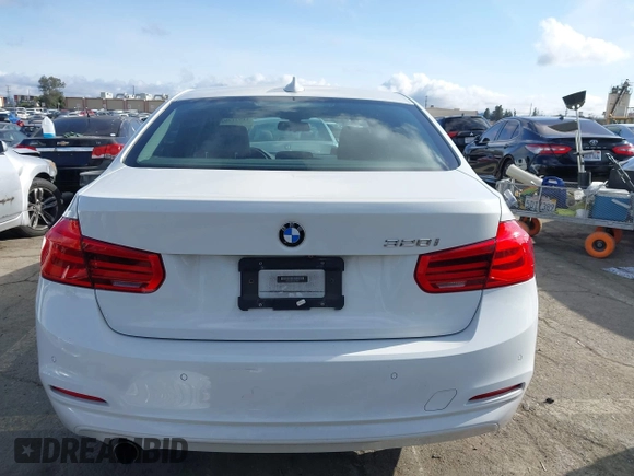 2018 BMW 3 Series 320i with VIN WBA8A9C54JAH12017, listed as a IAAI auction lot 41921292 with 49,267 mi miles. Bid and sale history available at carsss.com. Image 16.