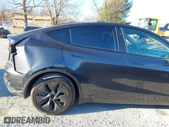 2024 Tesla Model Y Long Range with VIN 7SAYGDEE7RF199673, listed as a IAAI auction lot 41263305 with 3,137 mi miles and . Bid and sale history available at DreamBid. Image 19.