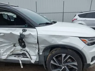 2019 Volvo XC40 R-Design with VIN YV4162UM6K2123298, listed as a IAAI auction lot 41509799 with 57,010 mi miles and . Bid and sale history available at DreamBid. Image 6.