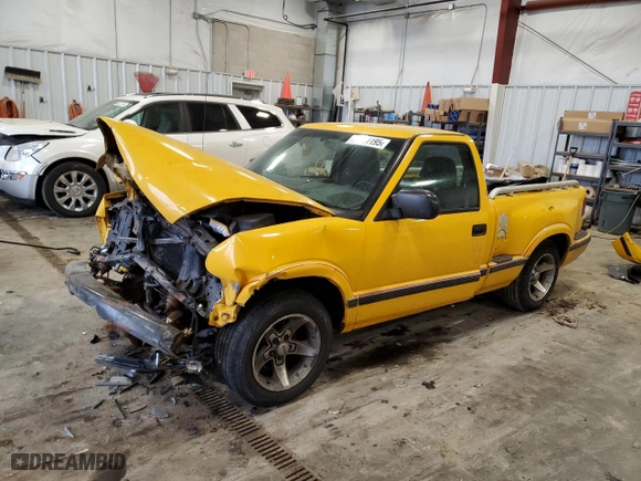 2003 GMC Sonoma SLS with VIN 1GTCS14X838129176, listed as a Copart auction lot 88941195 with 0 mi miles and Non Repairable. Bid and sale history available at carsss.com. Image 1.
