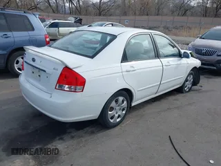 2009 Kia Spectra EX z VIN KNAFE221195608345, wystawiony jako IAAI lot #41950015 z przebiegiem 173 645 mil mil oraz . Historia ofert i sprzedaży dostępna na DreamBid. Obrazek 4.