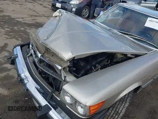 1988 Mercedes-Benz 560 with VIN WDBBA48D4JA080448, listed as a IAAI auction lot 40978039 with 40,237 mi miles. Bid and sale history available at carsss.com. Image 18.