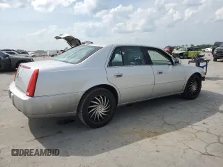 2010 Cadillac DTS 1SA z VIN 1G6KA5EY5AU111898, wystawiony jako Copart lot #54946955 z przebiegiem 44 259 mil mil oraz Szkoda całkowita • Salvage title. Historia ofert i sprzedaży dostępna na DreamBid. Obrazek 3.
