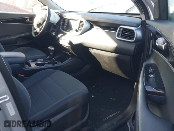 2019 Kia Sorento LX V6 with VIN 5XYPGDA56KG506179, listed as a IAAI auction lot 41409303 with 116,488 mi miles. Bid and sale history available at carsss.com. Image 5.