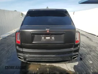 2022 Rolls-Royce Cullinan z VIN SLATV4C02NU214934, wystawiony jako Copart lot #78693434 z przebiegiem 1 444 mil mil oraz Szkoda całkowita • Salvage title. Historia ofert i sprzedaży dostępna na DreamBid. Obrazek 6.