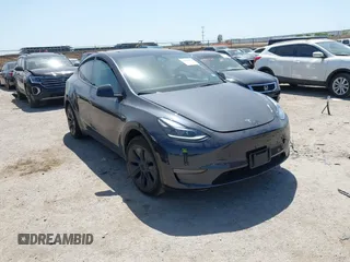 2024 Tesla Model Y Long Range z VIN 7SAYGDEEXRA304932, wystawiony jako IAAI lot #41990874 z przebiegiem 10 539 mil mil oraz . Historia ofert i sprzedaży dostępna na DreamBid. Obrazek 1.