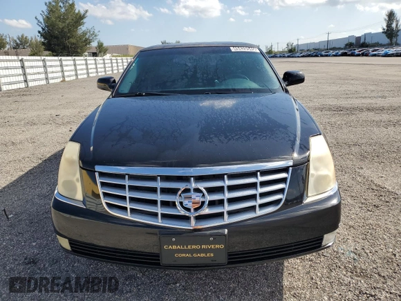 2011 Cadillac DTS Professional Limousine z VIN 1GE9K9C62BU550213, wystawiony jako Copart lot #49420545 z przebiegiem 29 936 mil mil oraz Czysty tytuł • Clean title. Historia ofert i sprzedaży dostępna na DreamBid. Obrazek 5.