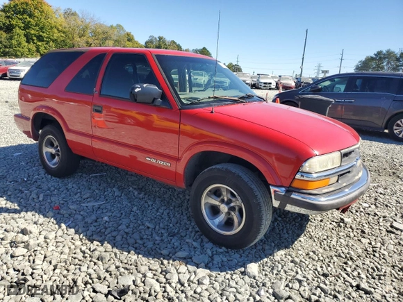 2000 Chevrolet Blazer LS with VIN 1GNCS18W9YK241469, listed as a Copart auction lot 75532144 with 216,870 mi miles and Salvage Title. Bid and sale history available at carsss.com. Image 4.