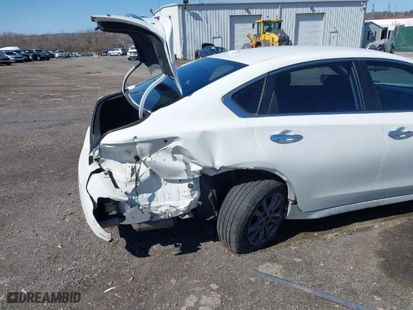 2015 Nissan Altima 2.5 S with VIN 1N4AL3AP4FC457447, listed as a IAAI auction lot 41848026 with 81,203 mi miles. Bid and sale history available at carsss.com. Image 6.