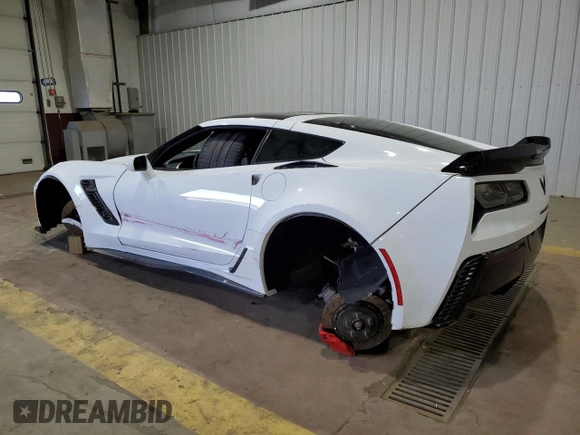 2015 Chevrolet Corvette Z06 3LZ z VIN 1G1YU2D69F5607892, wystawiony jako Copart lot #55785555 z przebiegiem 17 271 mil mil oraz Szkoda całkowita • Salvage title. Historia ofert i sprzedaży dostępna na DreamBid. Obrazek 2.